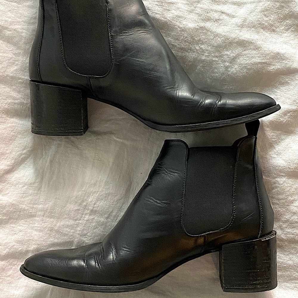 Everlane Chelsea Boot